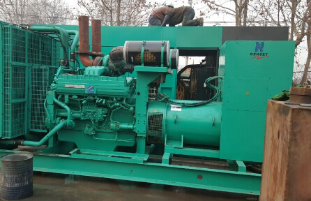 庐江发电机组如何判断水冷式机油散热器内部是否需要清洗？